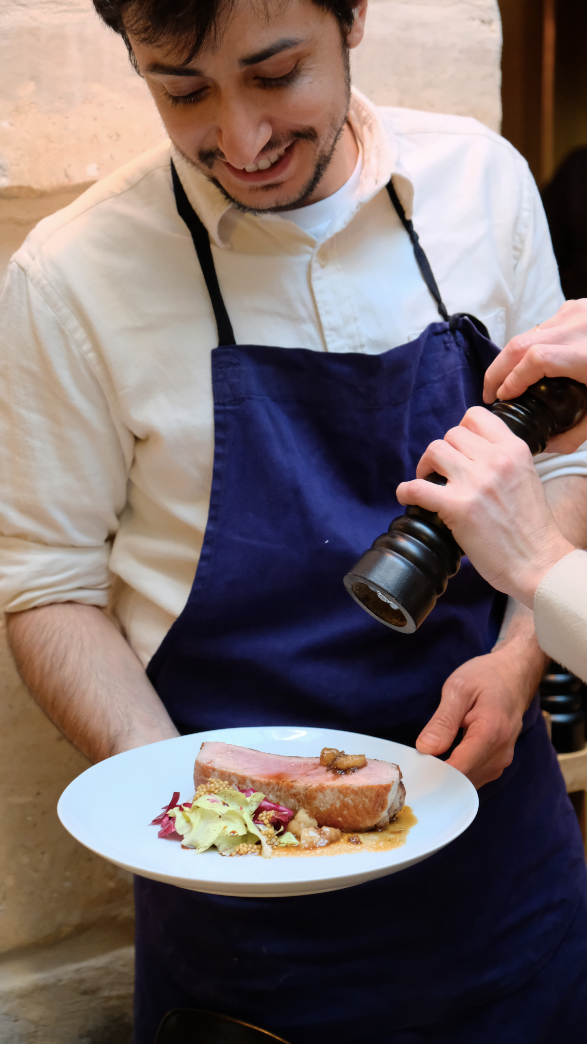 Carré de veau basque, jus à la möelle, pommes de terre et salade d'hiver