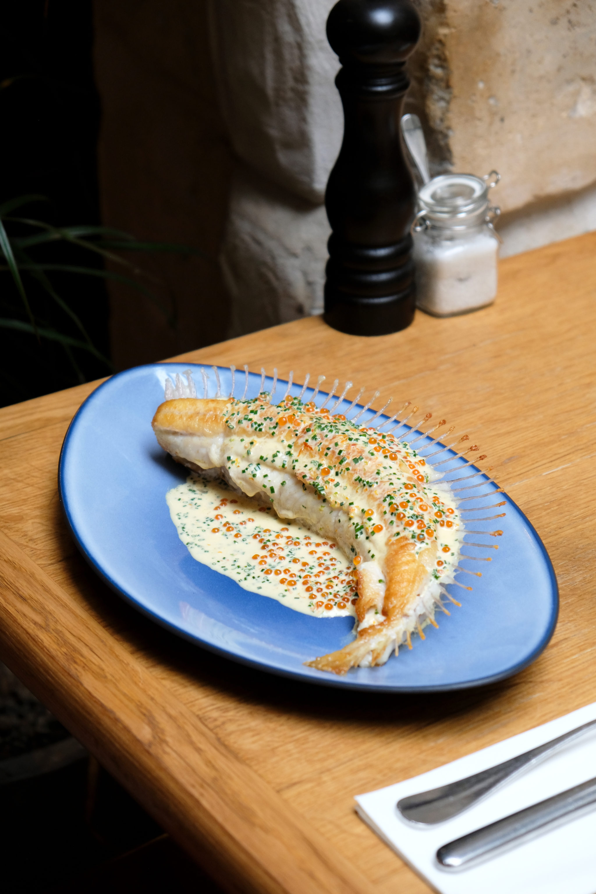 Sole meunière, sauce au beurre blanc, oeufs de truite
