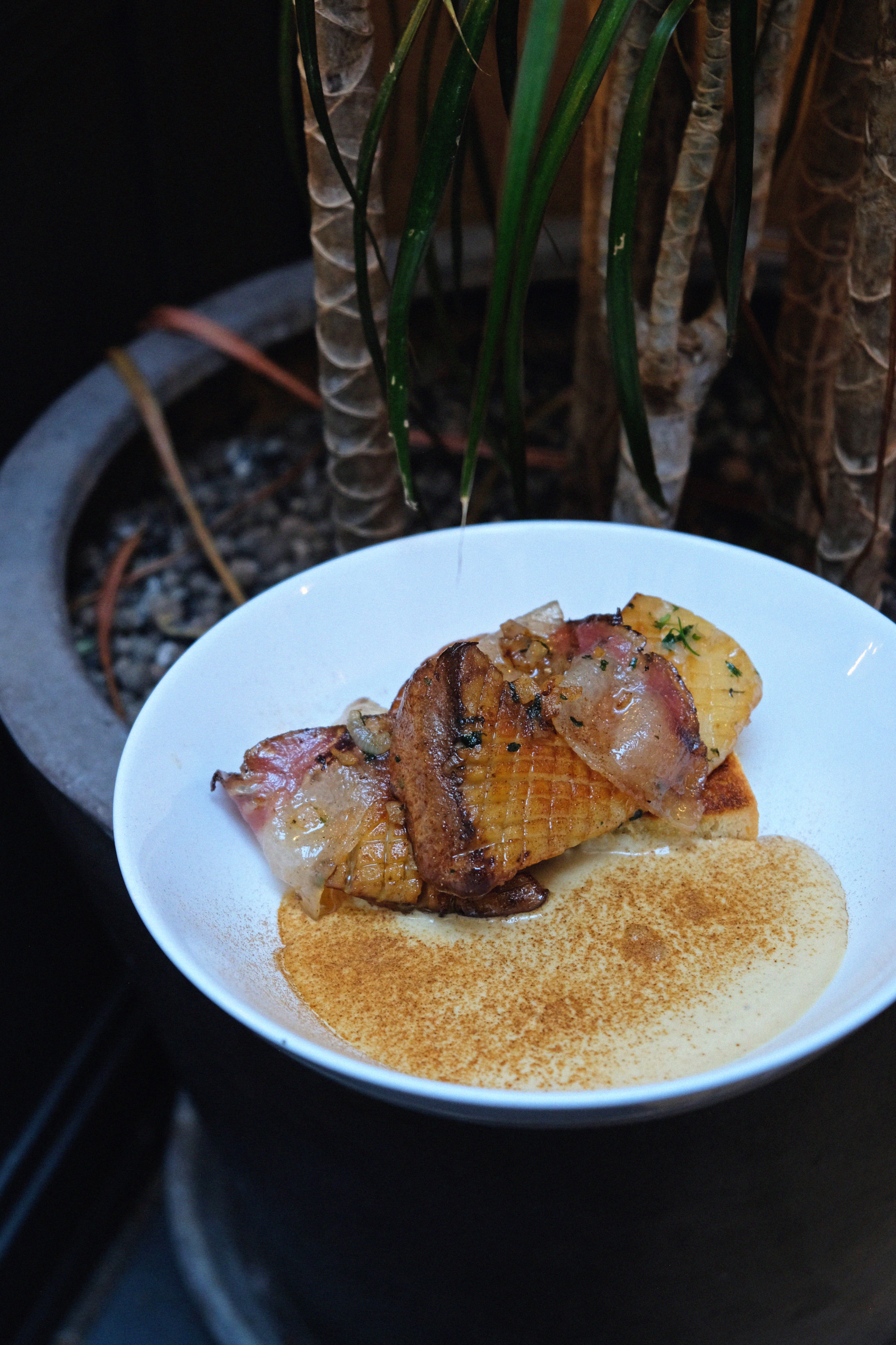 Cardoncelli grillés, brioche maison, guanciale, sabayon aux cèpes